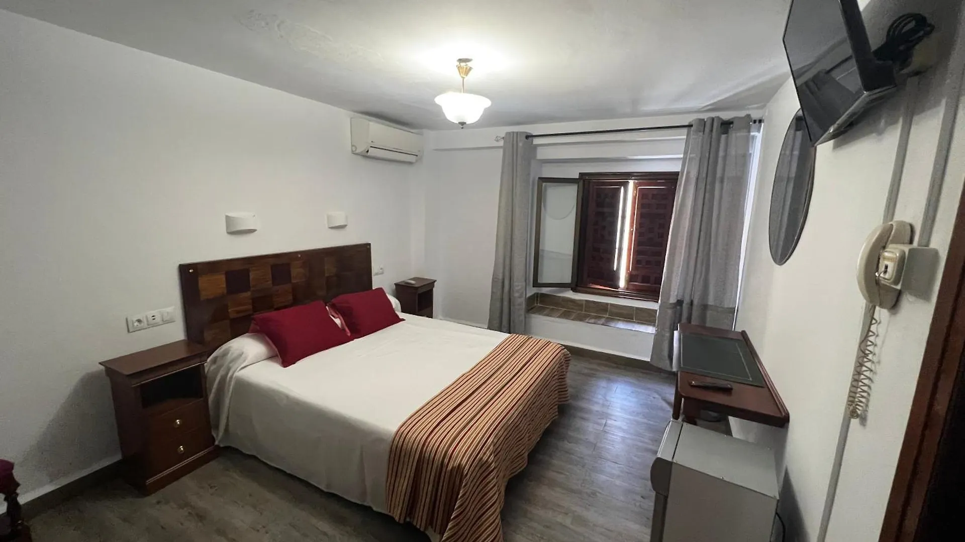Hostal Colon Antequera contacts